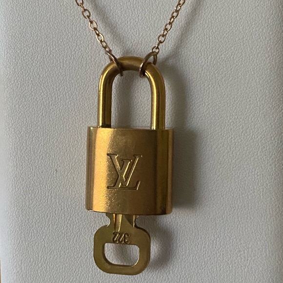 Authentic Louis Vuitton Lock with key 322 - Picture 4 of 5